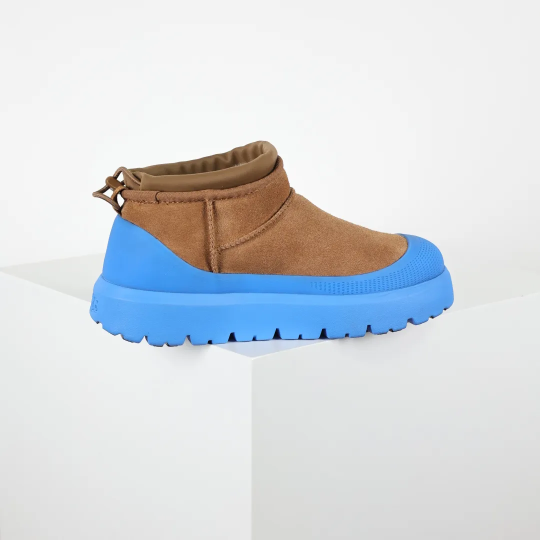 Copy price 💰700 Core recommendation Good price It is a very suitable choice for home furnishings. In recent years, uug has launched a series of styles, which are partial to the preferences of young consumers and have also moved to the forefront of fashion trends. Shoe body material: water-repellent coated suede upper, 17mm UGGPURE™ implantable wool insole, lightweight non-slip and comfortable rubber outsole, with brand LOGO and trademark. Comes with a full set of packaging. Size: 35 36 37 38 3940 41 42 43 44 45